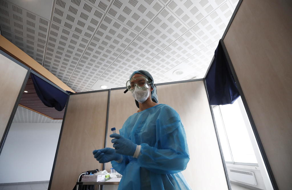 Francia registró en las últimas 24 horas 436 muertes por el coronavirus en hospitales y un cúmulo de 288 decesos en residencias en los últimos días, con lo que el número de muertos desde el inicio de la pandemia se sitúa ya en 80,147, según las autoridades sanitarias. (EFE) 
