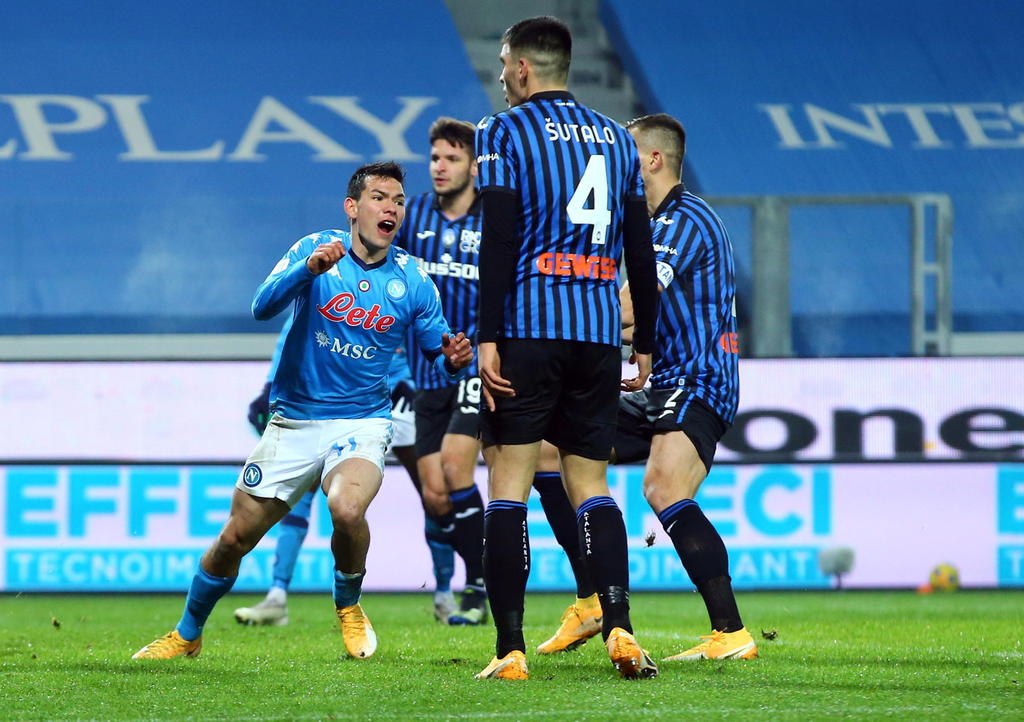 'Chucky' Lozano marcó su tercer gol en la Coppa Italia al aprovechar un mar rechace del arquero de Atalanta, Pierluigi Gollini. (EFE)