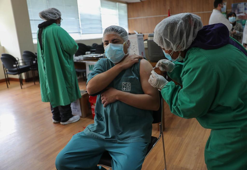 El gobierno boliviano recurrió a China para la adquisición de 500,000 dosis desarrolladas por el laboratorio Sinopharm, 100,000 de las cuales llegarán en concepto de donación, tras un rebrote del nuevo coronavirus. (ARCHIVO) 