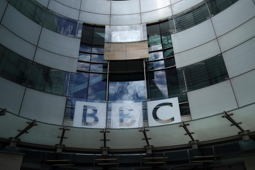 China prohibió las transmisiones en su territorio de BBC World News una semana después de amenazar con tomar represalias por la reciente revocación decidida por las autoridades británicas de la licencia de transmisión para la organización estatal china de medios para el extranjero, CGTN. (ARCHIVO)
