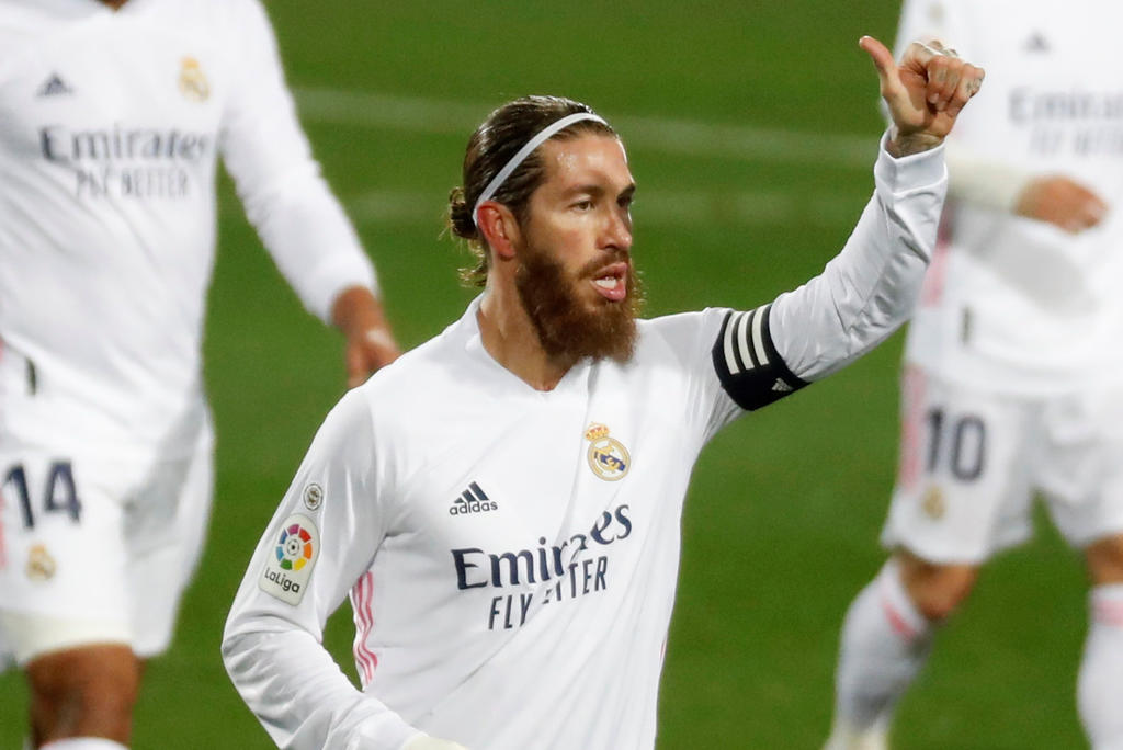 Sergio Ramos, capitán del Real Madrid, publicó este jueves en redes sociales un vídeo del inicio de su recuperación en su domicilio, con trabajo físico sin forzar la rodilla izquierda que se operó el pasado sábado. (ARCHIVO)
 