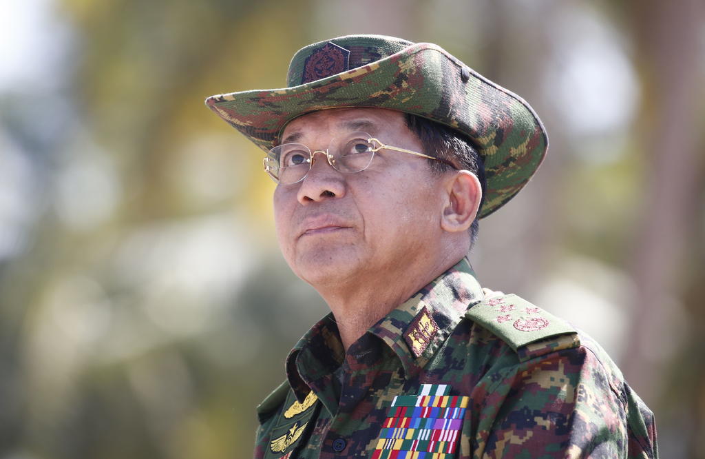 Estados Unidos sancionó este jueves al comandante del Ejército de Birmania (Myanmar), el general Min Aung Hlaing, quien lideró el levantamiento militar y la deposición del Gobierno electo de Aung San Suu Kyi, así como a otros nueve oficiales y tres empresas vinculadas con las Fuerzas Armadas de ese país. (ARCHIVO) 
