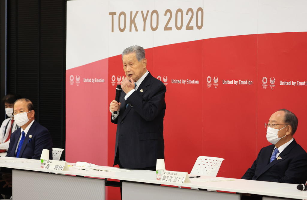 No está claro que su salida vaya a solucionar las cosas y devuelva la atención a cómo hará exactamente Tokio para celebrar la cita olímpica en poco más de cinco meses en medio de una pandemia. (EFE)