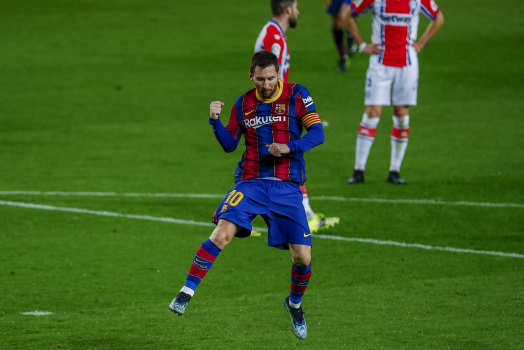 Celebra Lionel Messi luego de marcar el segundo tanto del Barcelona, en la goliza 5-1 sobre Alavés.