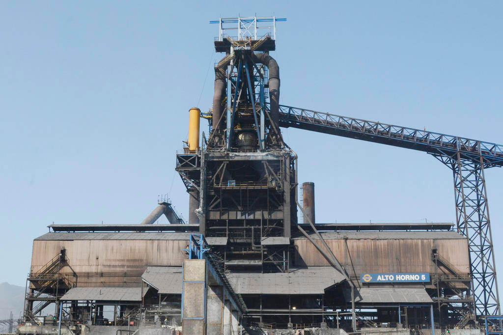 La industria siderúrgica en Coahuila se encuentra sumida en una severa crisis económica, produce apenas la tercera parte de lo que fabricaba hace tres años.