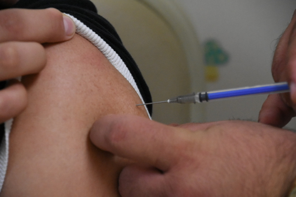 Esperan que en unas semanas se proceda a la aplicación de la segunda vacuna contra COVID al personal de Salud. (EL SIGLO DE TORREÓN) 