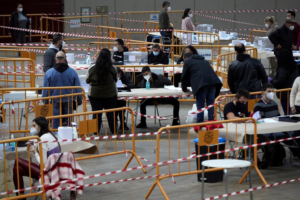 Un total de 5,368,881 catalanes estaban llamados a votar a unas elecciones marcadas por la pandemia. (EFE)