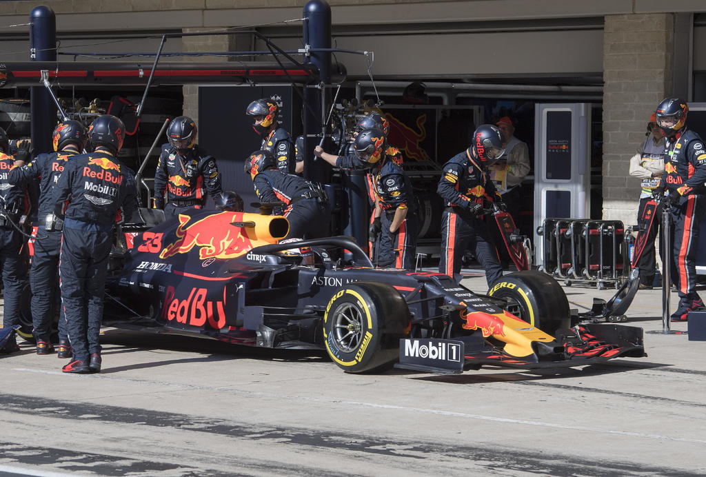El equipo Red Bull de Fórmula 1 anunció este lunes que utilizará la tecnología de unidades de potencia de Honda desde el comienzo de la temporada 2022, una vez que el fabricante japonés deje de suministrar motores. (ARCHIVO)