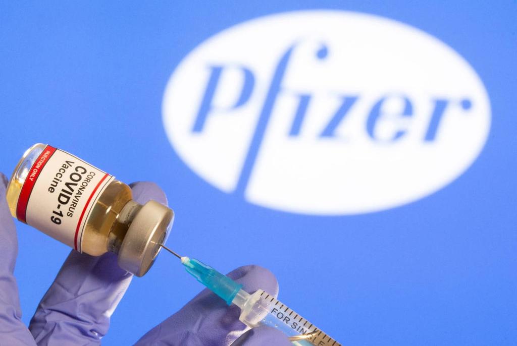 Apenas el 0.1% de personas que recibieron la segunda dosis de Pfizer, se contagiaron de COVID-19, según detalla el estudio (ESPECIAL)   