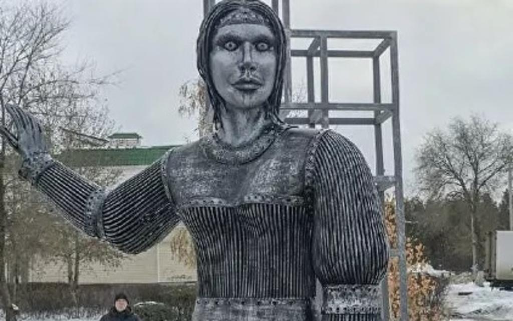 La estatua fue colocada para honrar a una joven que hace 250 años fundó el pueblo de Nóvaya Aliónovka (ESPECIAL) 