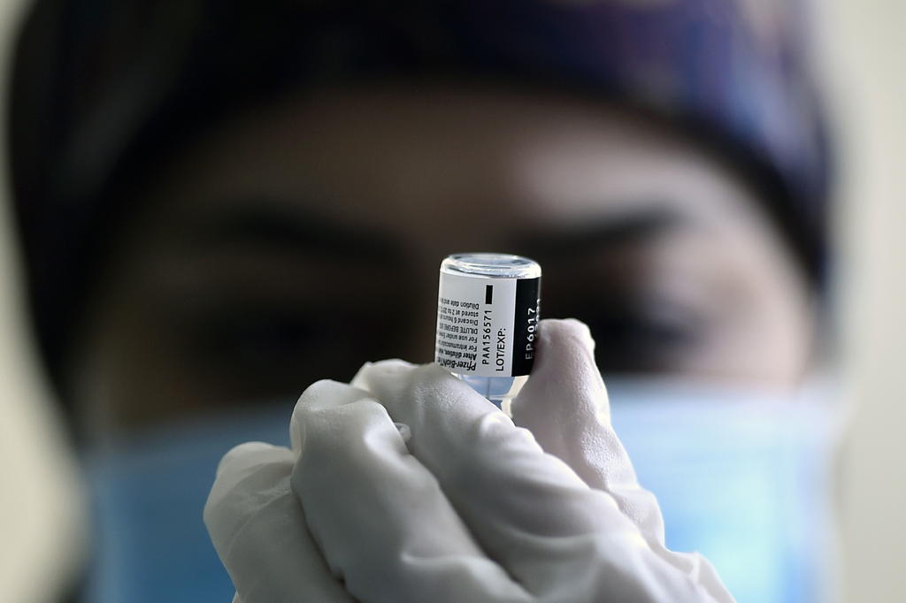 La Secretaría de Salud de Coahuila recibió un nuevo embarque de 4 mil 875 vacunas contra el COVID-19 de Pfizer/BioNTech que se aplicarán al personal de salud de la primera y segunda línea que previamente ya había recibido la primera dosis.
(/ARCHIVO)