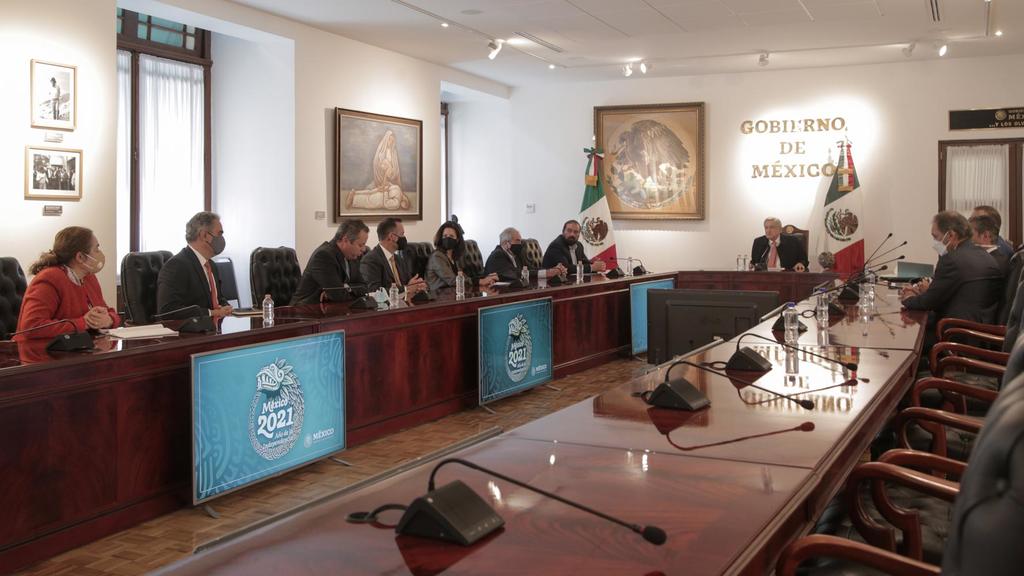 El presidente López Obrador anunció un acuerdo entre el sector público y las empresas de telefonía móvil para que 'pronto señal y servicio hasta en las comunidades más apartadas de México'. (TWITTER)