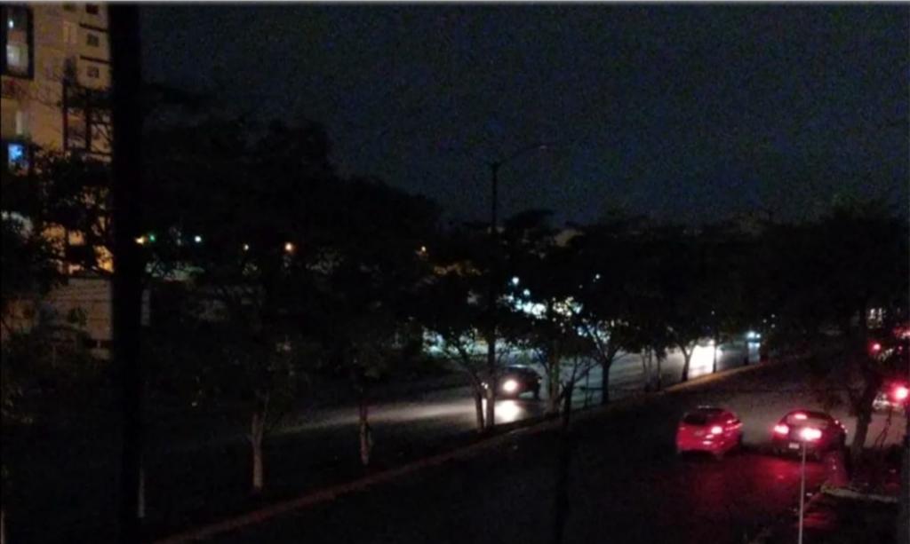 A través de las redes sociales, decenas de usuarios comenzaron a informar que desde las 17:12 horas de este martes, comenzaron los apagones intermitentes en algunas partes de la zona conurbada Zacatecas-Guadalupe. (ESPECIAL)
