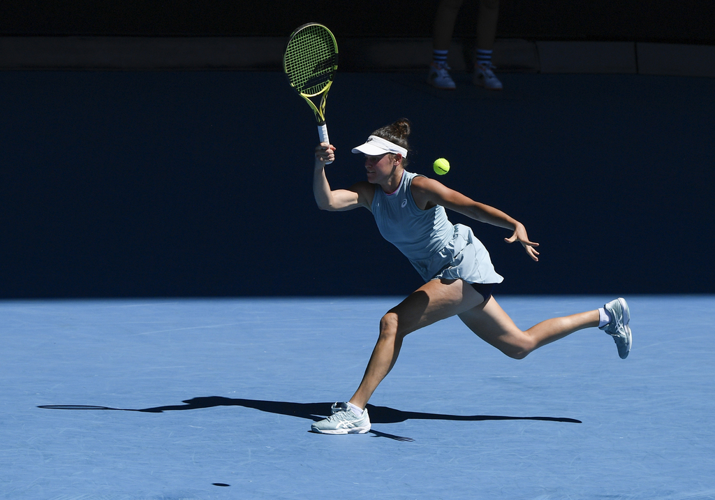 Jennifer Brady derrotó 4-6, 6-2, 6-1 a Jessica Pagula, y chocará en las semifinales del Abierto de Australia con Karolina Muchova. (AP)