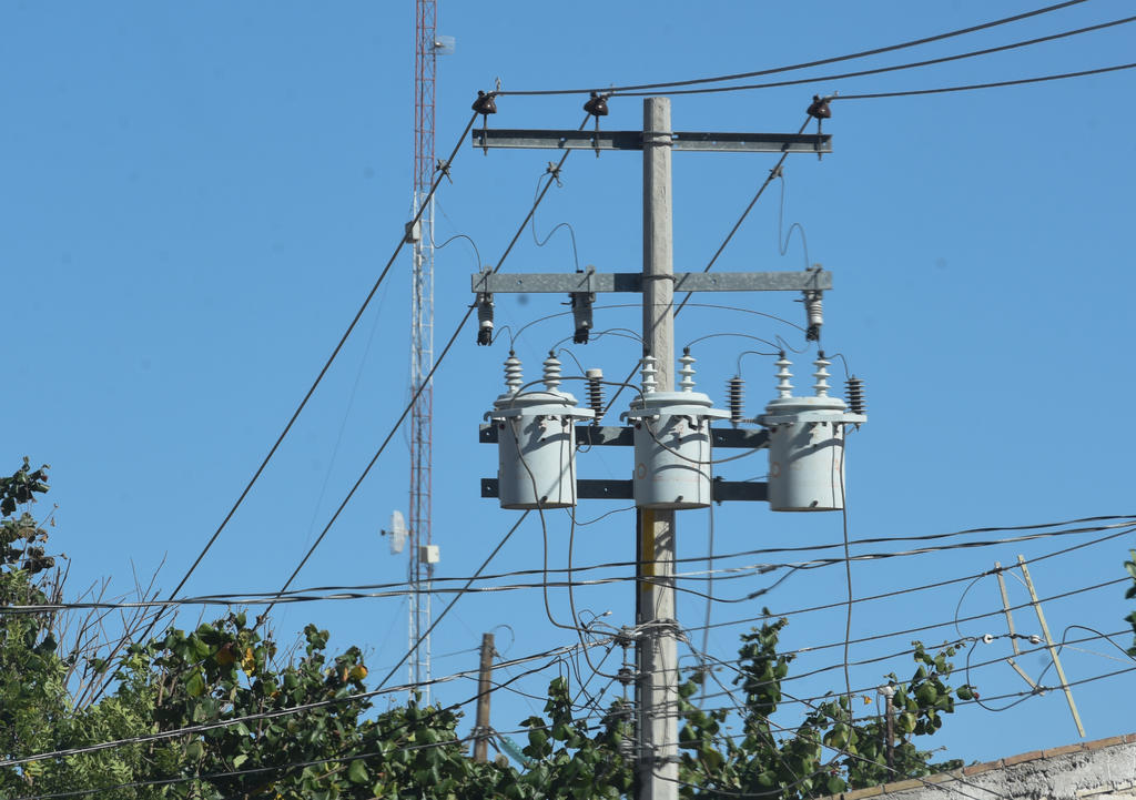El titular del Ejecutivo federal detalló que 89 mil 183 usuarios se encuentran aun sin suministro de electricidad. (JESÚS GALINDO)