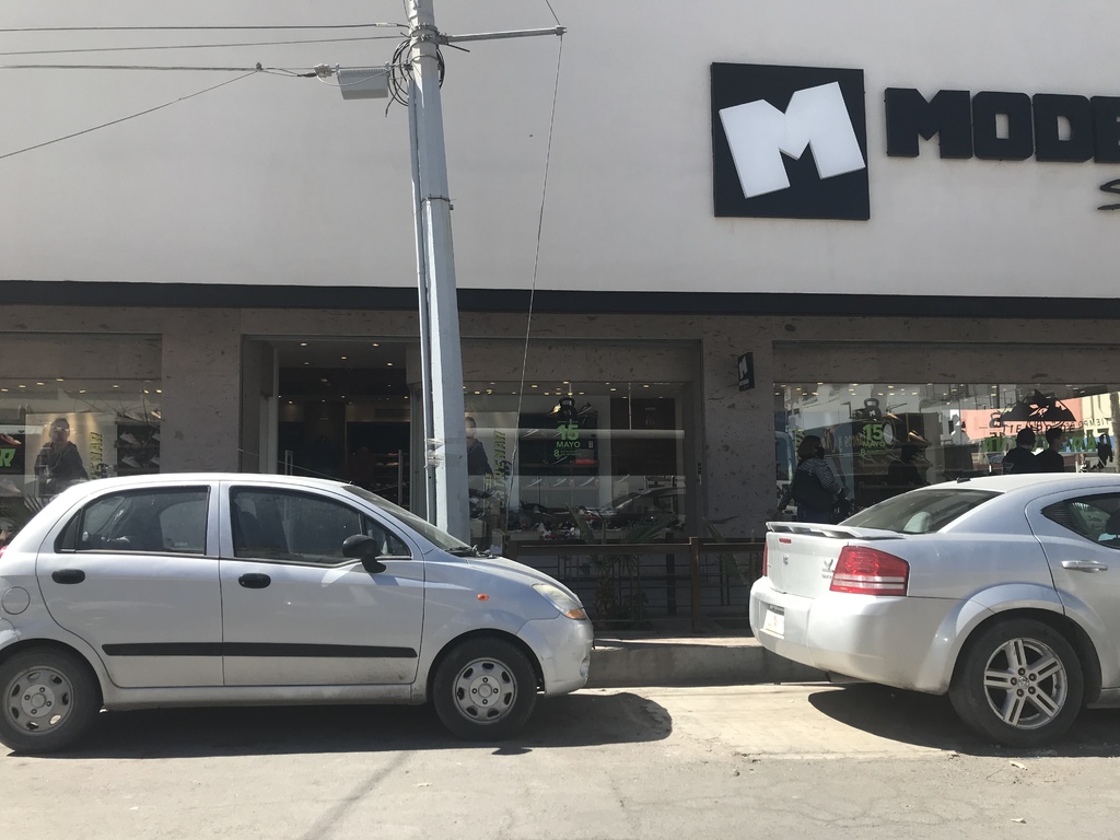 El delito ocurrió en un establecimiento comercial ubicado sobre la calle Falcón de la zona Centro de Torreón. (EL SIGLO DE TORREÓN)