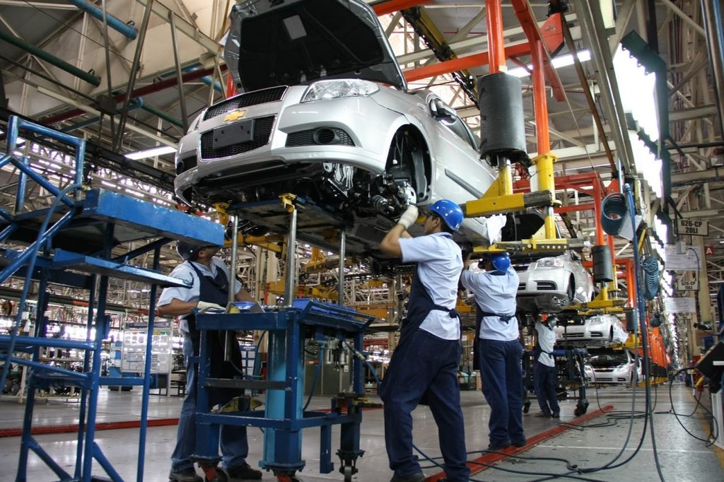 En la industria automotriz hay alrededor de 200 mil empleos, lo cual representa el 30 % de los empleos del Instituto Mexicano del Seguro Social en Coahuila (IMSS). (ARCHIVO) 