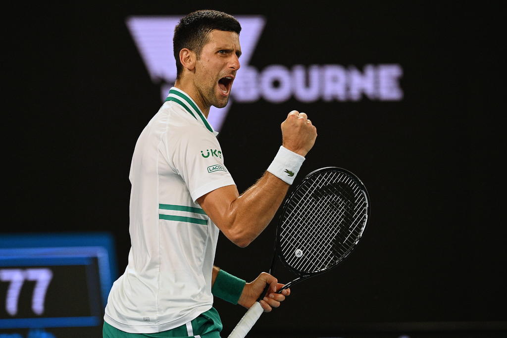 Novak Djokovic es un dueño de un récord perfecto en las semifinales del Abierto de Australia y ofreció una exhibición de tenis sin fisuras para protegerlo. (ESPECIAL)