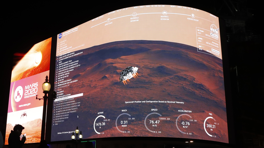 El robot, el quinto de la NASA en Marte después de Sojourner, Spirit, Opportunity y Curiosity, comenzó a rodar este jueves. (AP) 