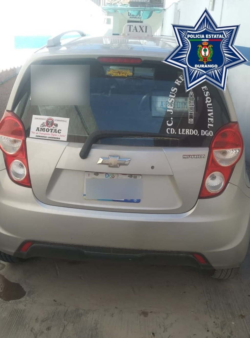 Fue en la calle Mariscal del centro de Mapimí donde los policías observaron el vehículo de la marca Chevrolet, línea Spark. (EL SIGLO DE TORREÓN)