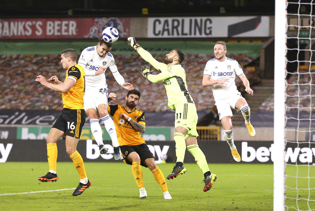 llan Meslier anotó en su propio arco, y ello bastó para que Wolverhampton superara el viernes 1-0 a Leeds en la Liga Premier. (AP)

