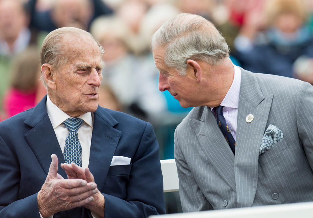 El príncipe Carlos visitó este sábado a su padre, el duque de Edimburgo, en el hospital londinense donde se encuentra ingresado desde el martes por motivos que no han trascendido. (ESPECIAL) 