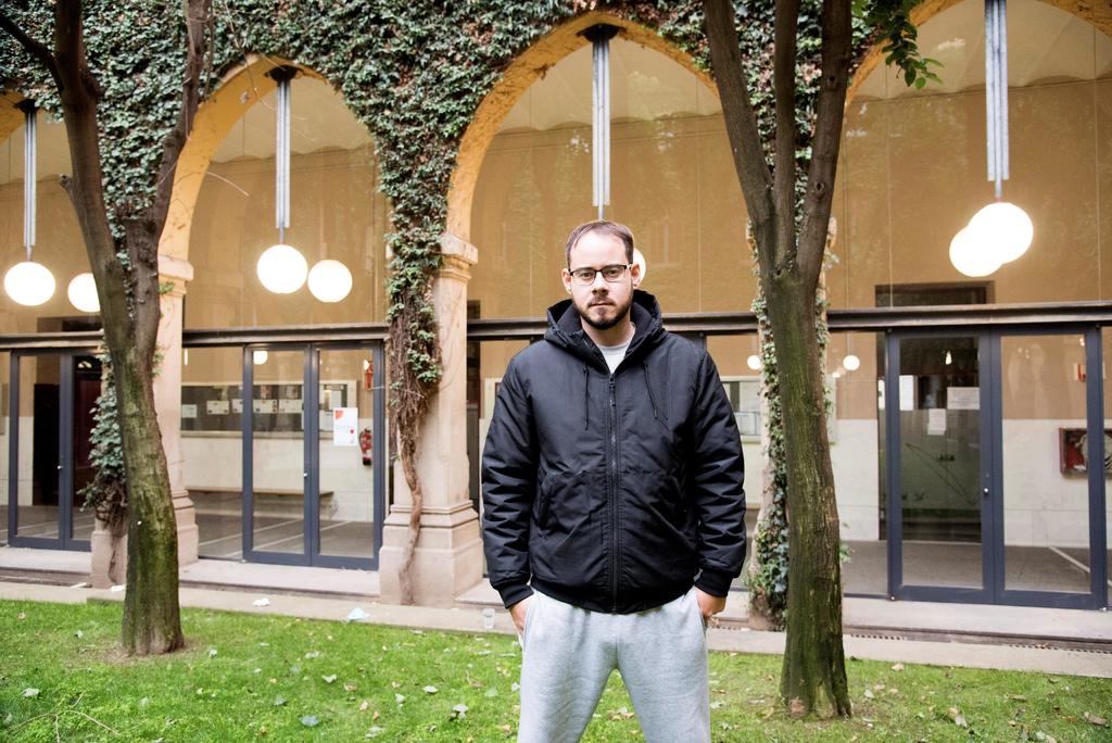 Arrestado. Pablo Hasél en el rectorado de la Universidad de Lleida, antes de ser aprehendido por la policía catalana.