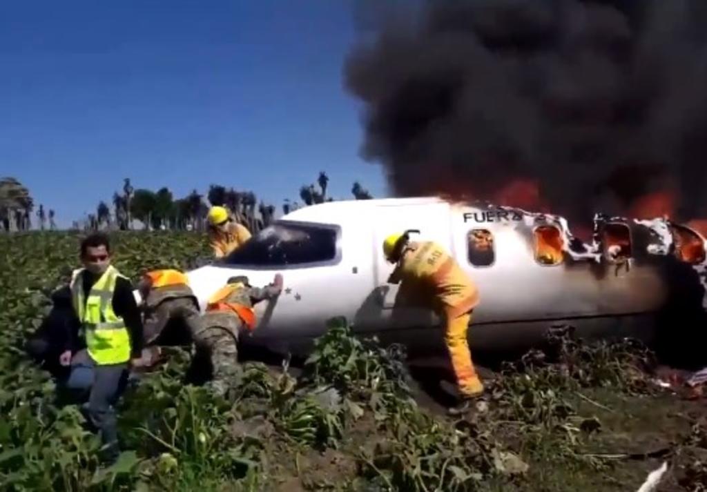 Hace unos momentos se informó mediante las redes sociales de distintos medios nacionales el desplome de una aeronave de la Fuerza Aérea Mexicana en predio de Xalapa, Veracruz. (Facebook)