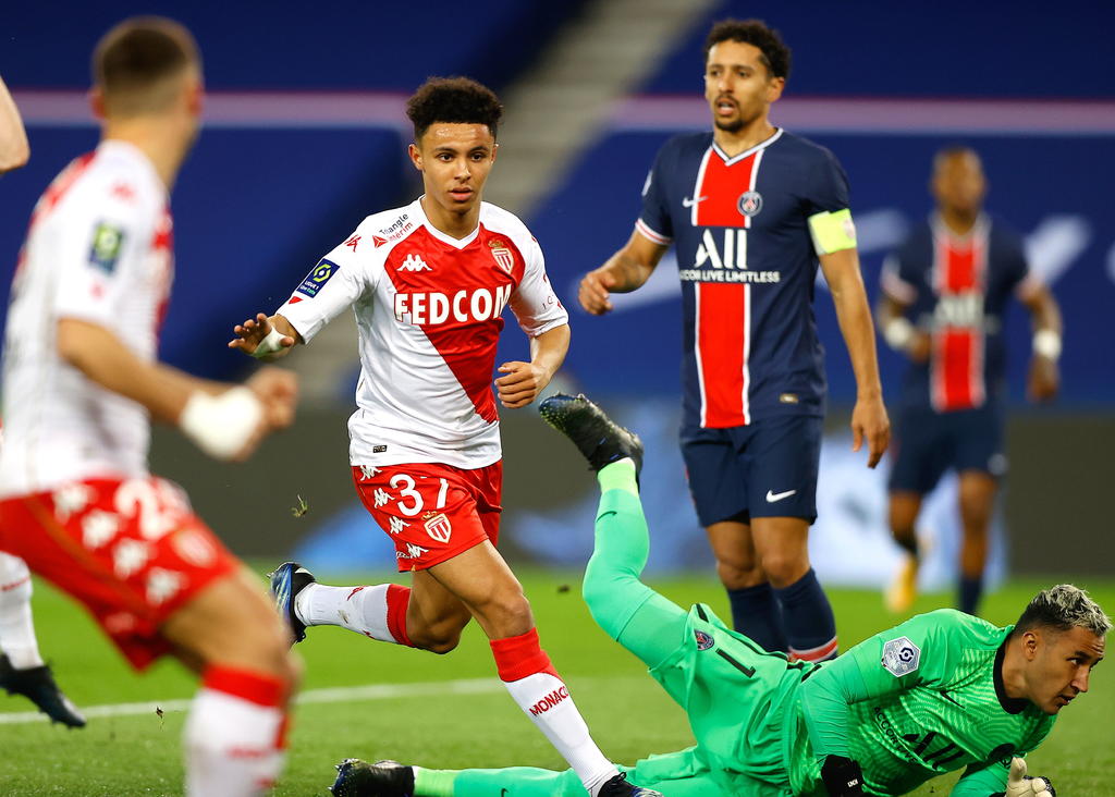 Tras la exhibición en el Camp Nou en la Liga de Campeones ante el Barcelona, el París Saint Germain fue claramente superado en el Parque de los Príncipes por el Mónaco (0-2), en la vigésima sexta jornada de la Ligue 1 que domina el Lille. (EFE)