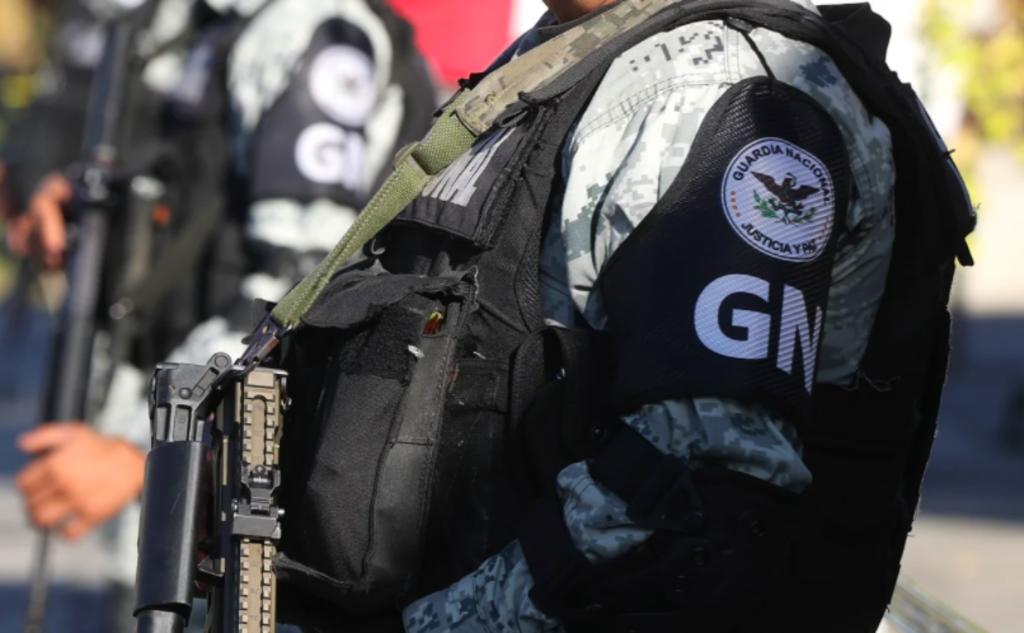  La Secretaría de Seguridad y Protección Ciudadana (SSPC) reconoció que dos elementos de la Guardia Nacional (GN) fueron detenidos en la carretera federal Campeche-Mérida en Yucatán, en posesión de marihuana. (ESPECIAL)