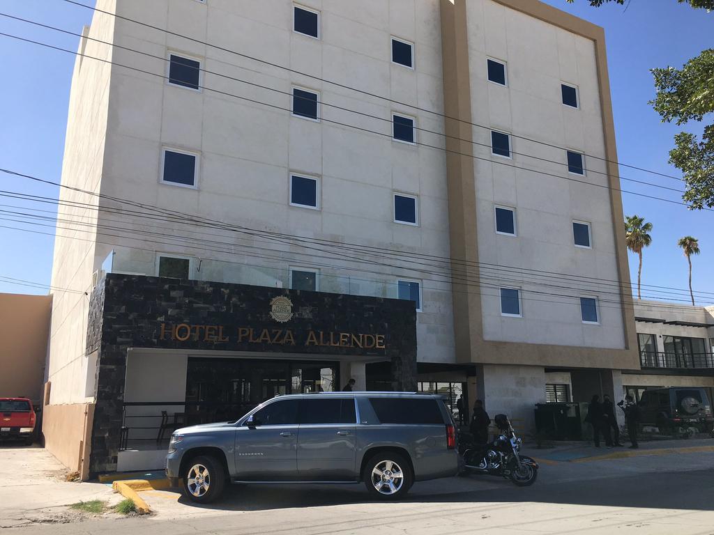 Autoridades y empresarios develaron la placa y participaron en la bendición del hotel Plaza Allende, en Torreón, con una inversión de 75 millones de pesos en 32 habitaciones, 4 suites totalmente equipados.
(EL SIGLO DE TORREÓN)