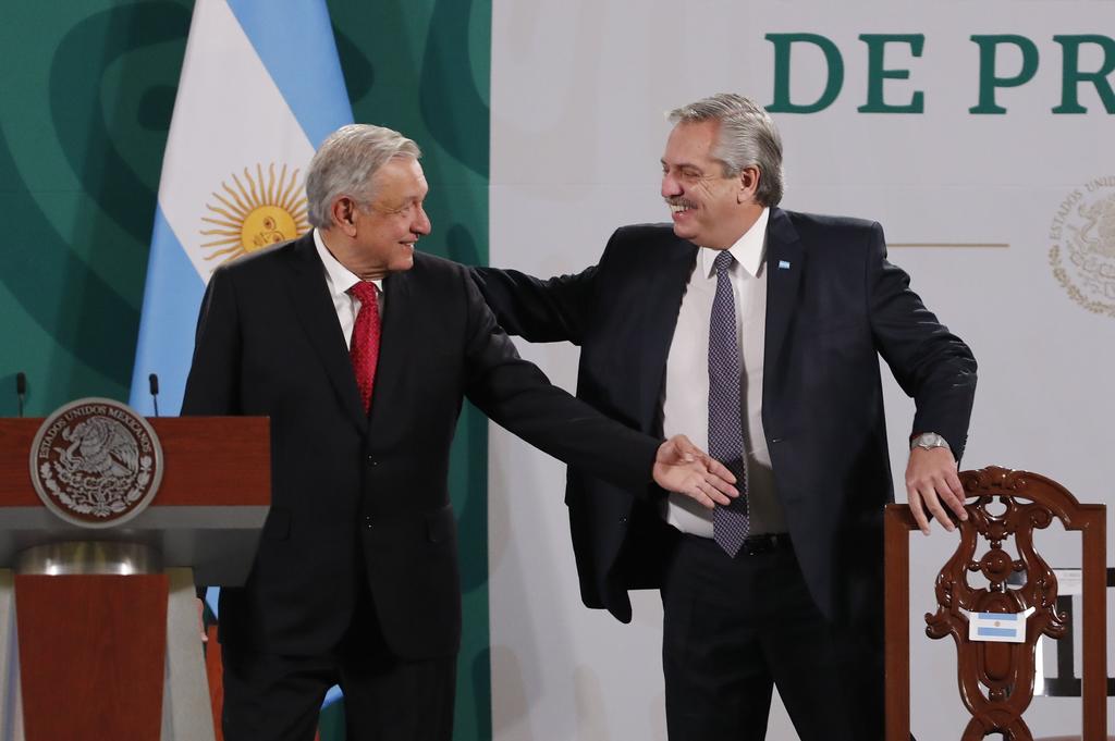 Acompañado por el presidente de Argentina, en Palacio Nacional, el presidente López Obrador señaló que es necesaria la intervención de Naciones Unidas para que todos los países del mundo tengan acceso a biológico.
(EFE)
