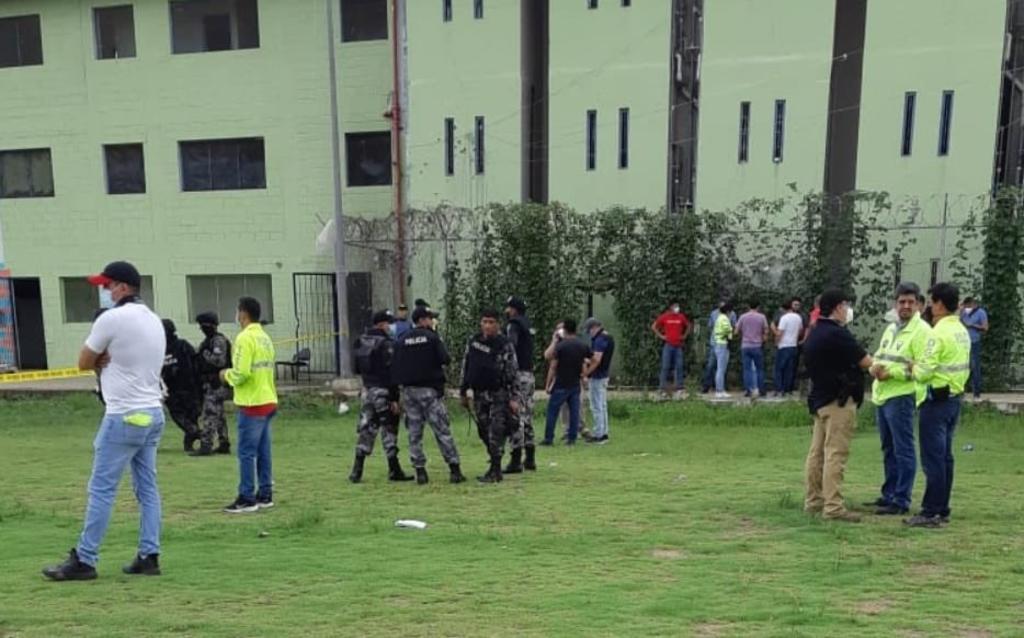 Amotinamientos en cárceles de tres ciudades por peleas entre bandas rivales y un posible intento de fuga dejan al menos 10 muertos en Ecuador mientras la policía y efectivos militares multiplican esfuerzos para controlar la situación. (ESPECIAL) 