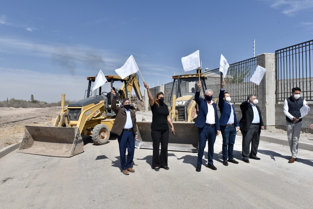 El 'banderazo' para arrancar las obras se dio ayer al mediodía y estuvo encabezado por el alcalde de Torreón, Jorge Zermeño.