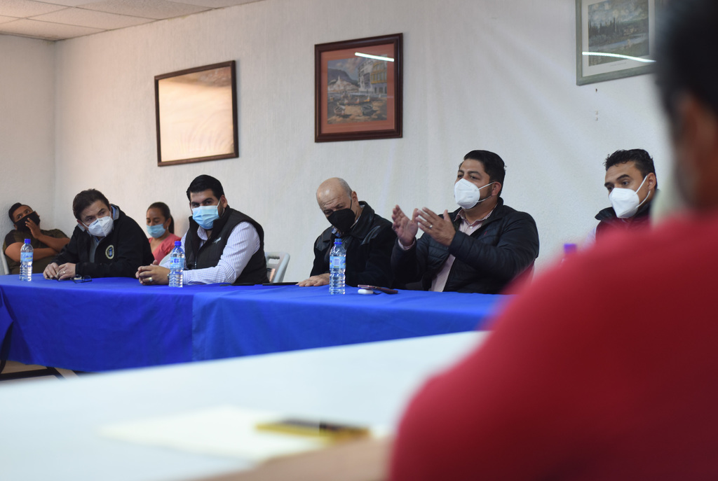 Autoridades municipales y estatatales sostuvieron una reunión ayer con representantes del gremio.
