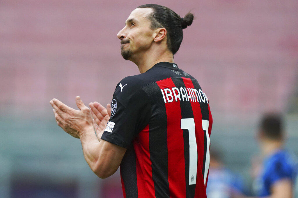 La UEFA ordenó iniciar una investigación tras las denuncias de que Zlatan Ibrahimovic fue objeto de insultos racistas cuando el Milan visitó a Estrella Roja de Belgrado la semana pasada. (AP)
