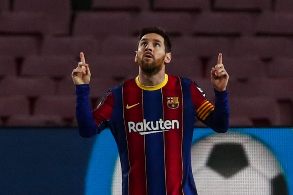 Propulsados con un doblete de Lionel Messi en el segundo tiempo, el Barcelona mantuvo su persecución en la parte alta de la clasificación de la Liga española tras vencer el miércoles 3-0 al Elche en un partido de la primera fecha que pospuesto por la pandemia de coronavirus. (AP)