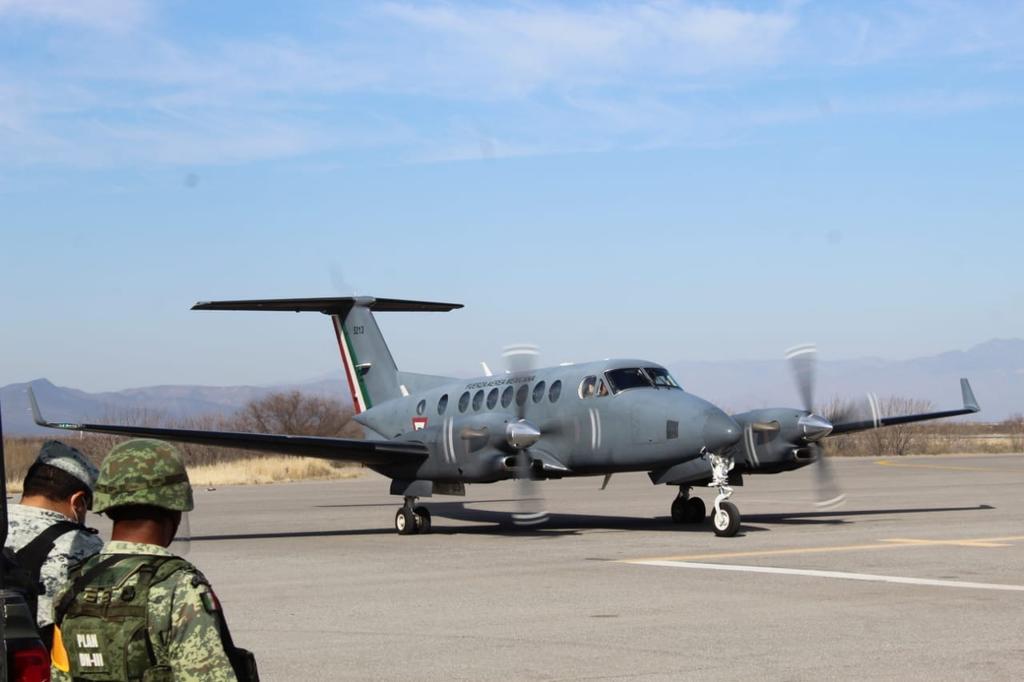 El biológico llegó este miércoles al Aeropuerto Internacional Venustiano Carranza en un avión de la Fuerza Aérea Mexicana y fue trasladado a las instalaciones del 105 Batallón de Infantería para mantenerlo congelado.