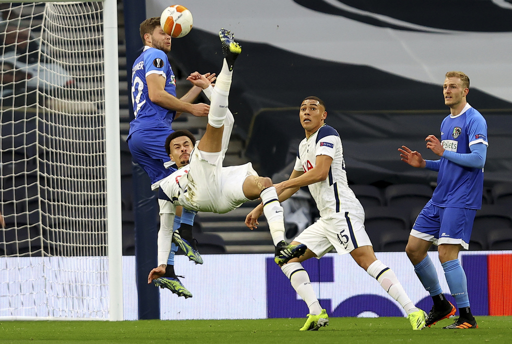 Con una chilena, Dele Alli marcó el primer tanto del Tottenham, en la goliza de su equipo 4-0 sobre Wolfsberger, en la Liga Europa. (EFE)