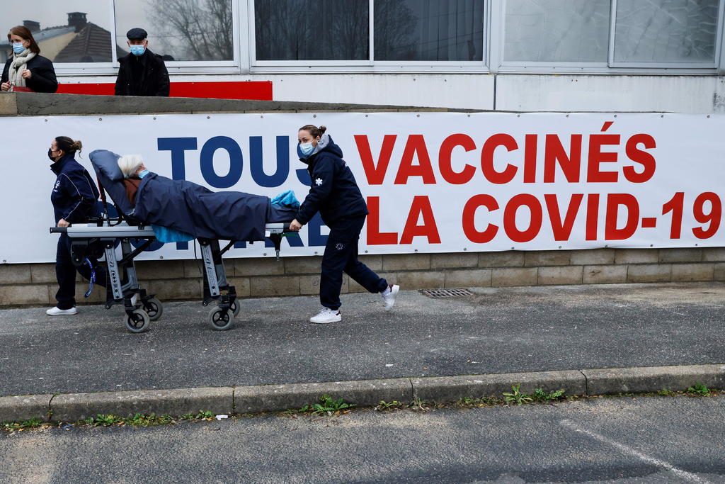 El Ayuntamiento de París va a proponer que la capital francesa sea confinada durante tres semanas ante la degradación de la situación sanitaria, según dijo este jueves el vicealcalde, Emmanuel Grégoire. (ARCHIVO) 