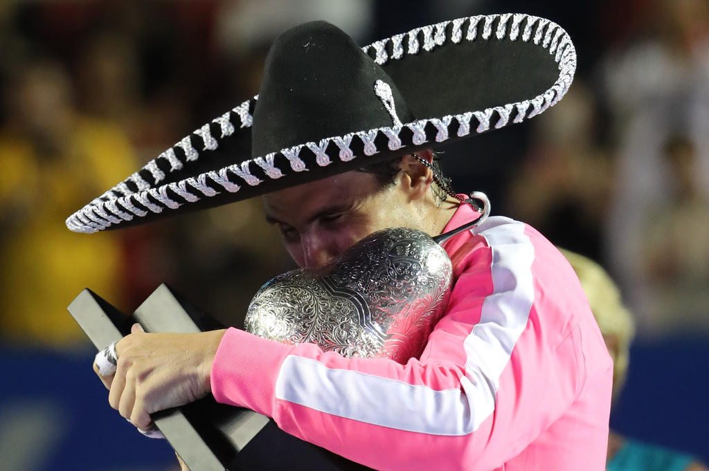 El tenista español Rafael Nadal ha anunciado este viernes que no disputará el torneo de Acapulco (México), del que es el actual campeón, por las molestias que arrastra en la espalda desde su gira australiana. (ARCHIVO)