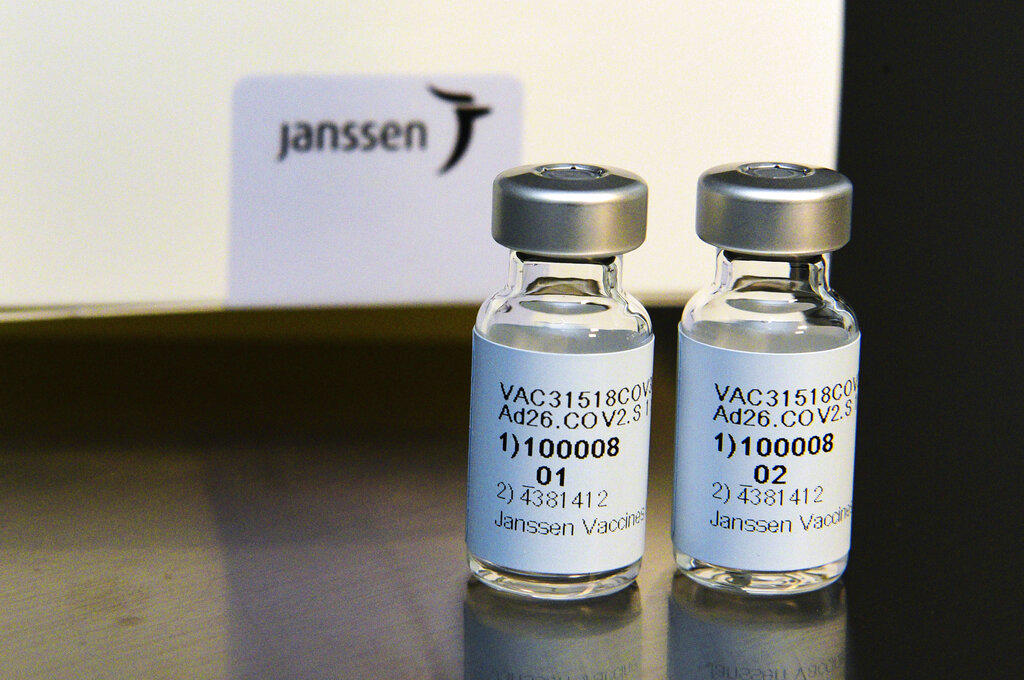  La vacuna contra la COVID-19 de la farmacéutica Johnson & Johnson (J&J), que se administra con una sola dosis, es eficaz 'en todos los subgrupos demográficos', según la Administración de Fármacos y Alimentos (FDA), el organismo regulador encargado de su posible autorización en Estados Unidos. (AP)
