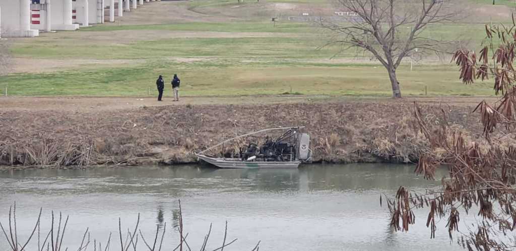 Las autoridades norteamericanas localizaron este viernes los cuerpos de dos hombres flotando a orillas del río Bravo.
