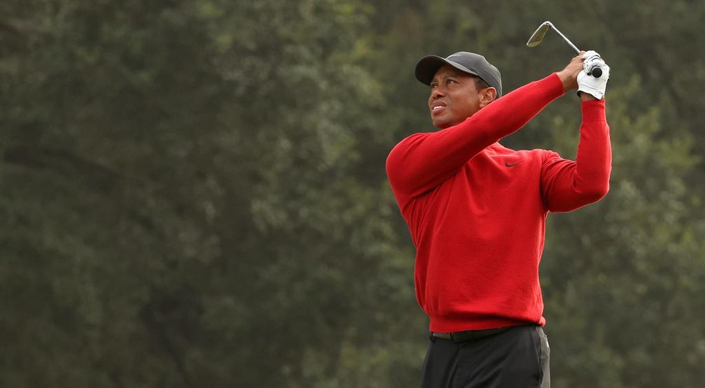 Tiger Woods se convirtió este domingo en el protagonista principal del inicio de la cuarta y última ronda del torneo WGC-Workday Championship cuando varios jugadores llegaron al campo vestidos de rojo y negro en honor el exnúmero uno del mundo. (Especial) 