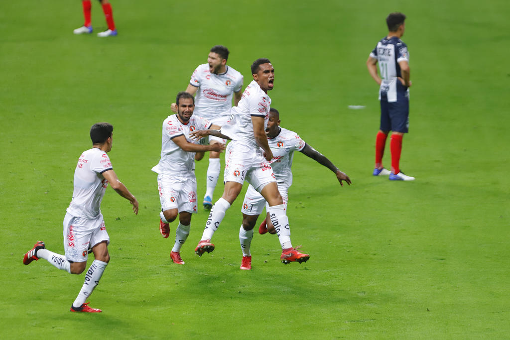 El colombiano Mauro Manotas convirtió este domingo un gol en el minuto 89 y logró así para los Xolos de Tijuana un empate 1-1 en casa de los Rayados de Monterrey, en el torneo Clausura 2021 del fútbol mexicano. (ESPECIAL)
