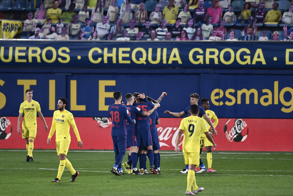 Atlético de Madrid derrotó como visitante 2-0 al Villarreal y ya le saca cinco puntos al sublíder Barcelona. (AP)