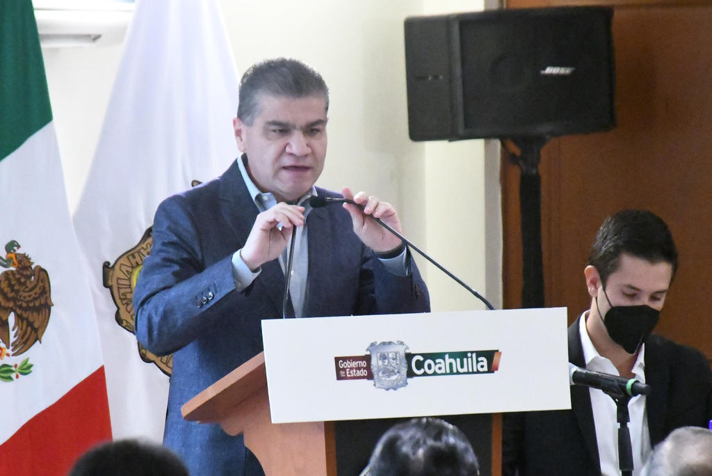 Riquelme indicó que en todo momento las autoridades estatales respetarán las determinaciones de la Secretaría de Educación Pública federal.
(FERNANDO COMPEÁN)