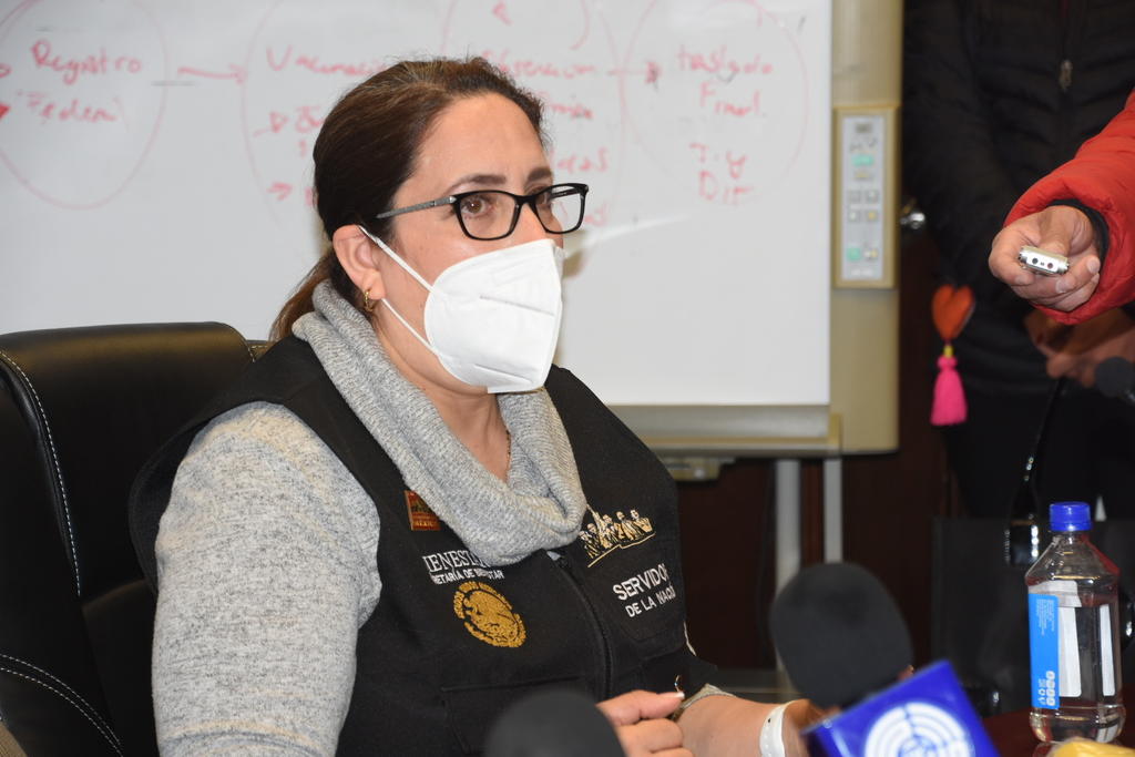 La Coordinadora de Programas Federales Claudia Garza del Toro indicó o que no tiene instrucciones para inmunizar a estos profesionales de la salud.