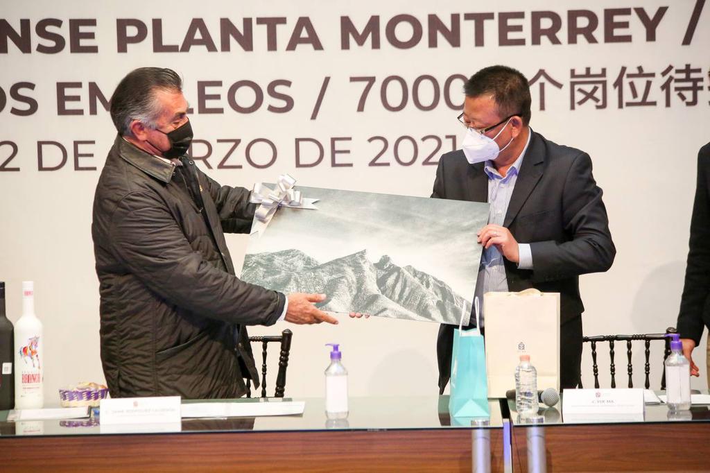 La multinacional china de electrodomésticos Hisense informó este martes que invertirá 260 millones de dólares en el norte de México, en el estado de Nuevo León, con la construcción de una nueva fábrica de manufactura de electrodomésticos. (ARCHIVO)