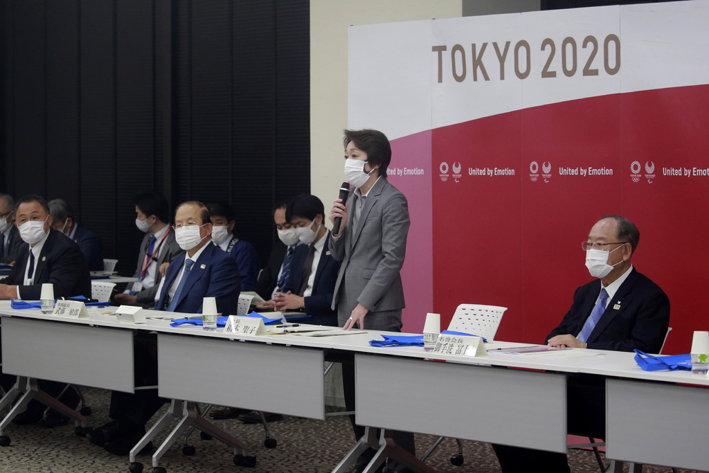Seiko Hashimoto, presidenta del comité organizador, habla durante una reunión de la junta directiva en Tokio. (AP)